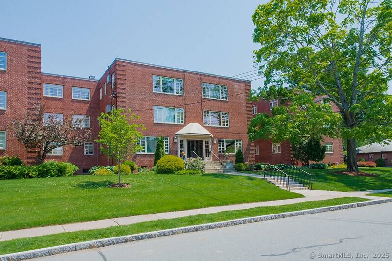 West Hartford, CT 06119,30 Outlook Avenue #APT 201