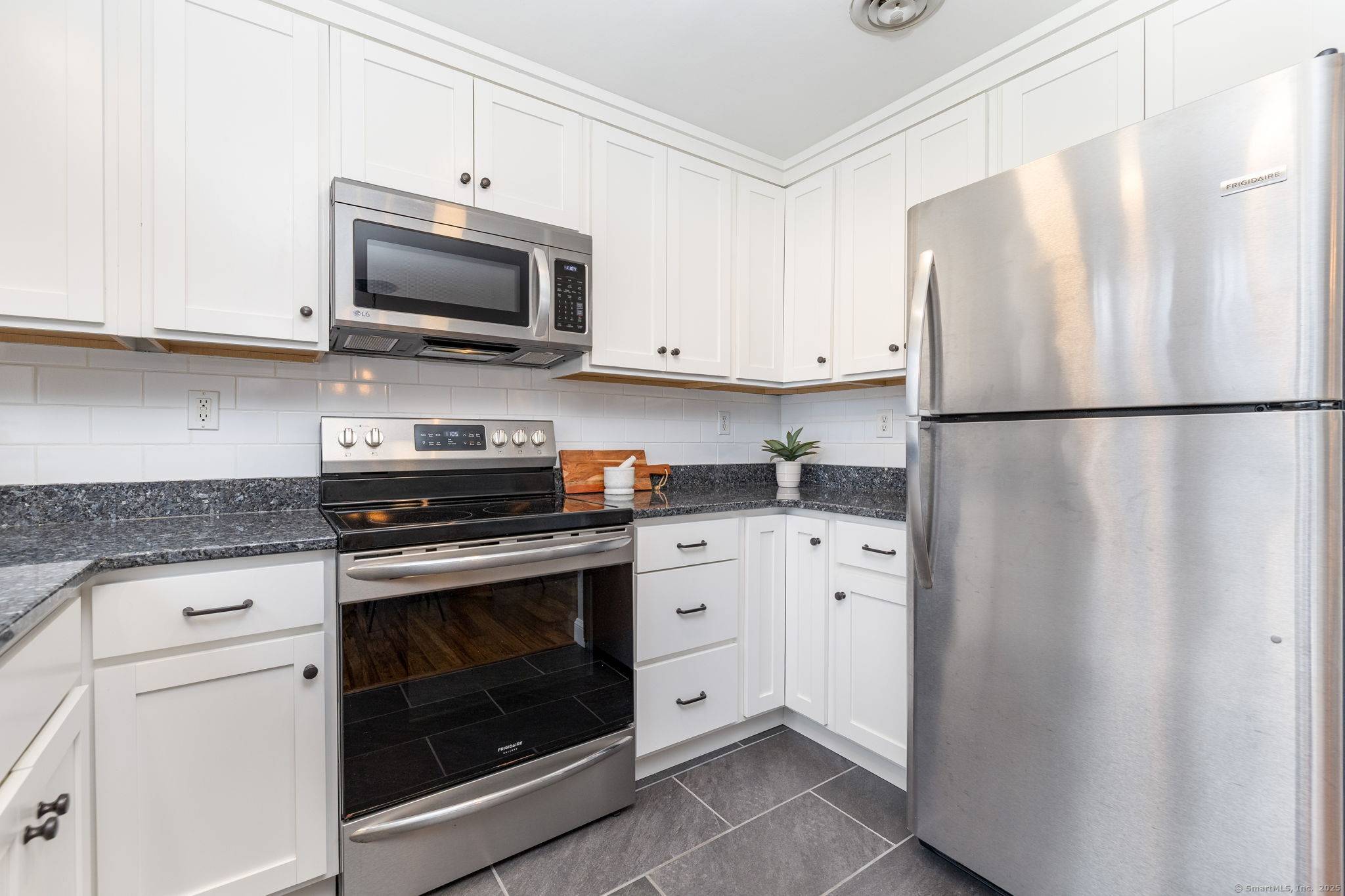 Canton, CT 06019,470 Dowd Avenue #470