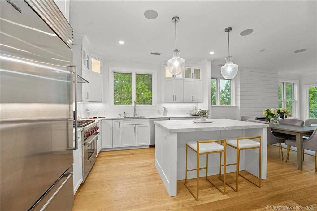 New Canaan, CT 06840,201 Gramercy Park #201