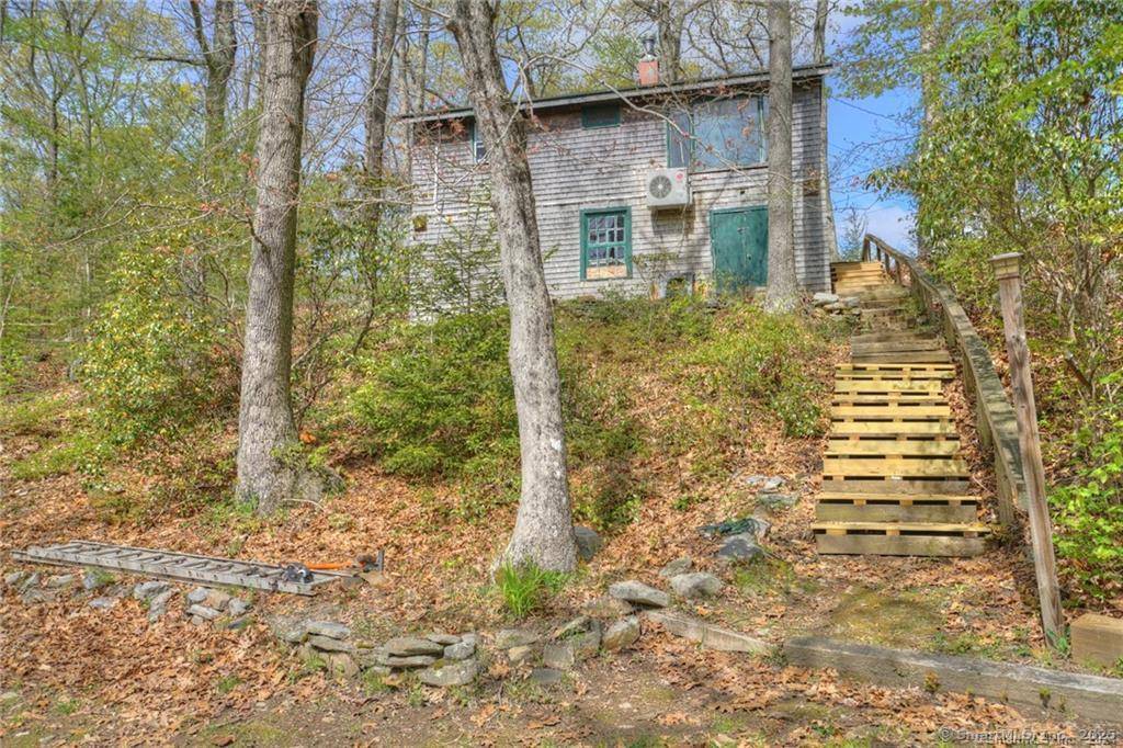 North Stonington, CT 06359,389C Wyassup Road