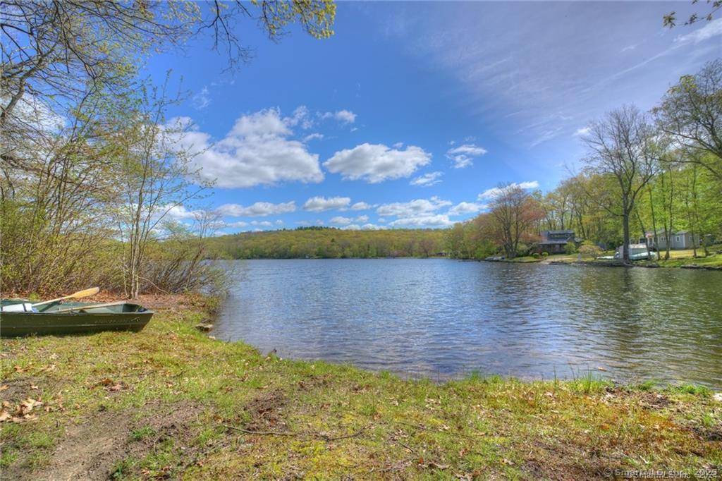 North Stonington, CT 06359,389C Wyassup Road