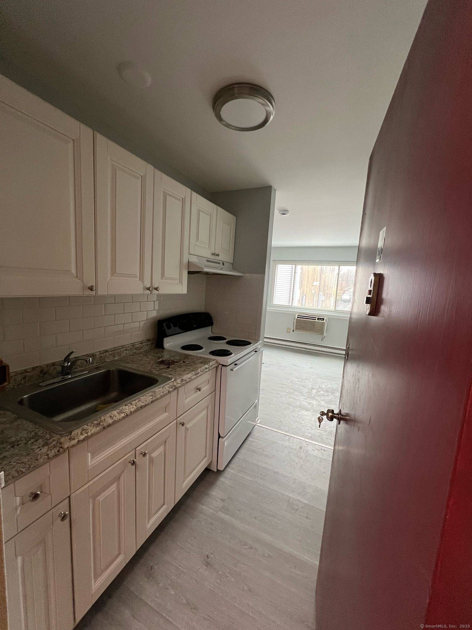 Bridgeport, CT 06610,25 Saint Stephen Street #b4