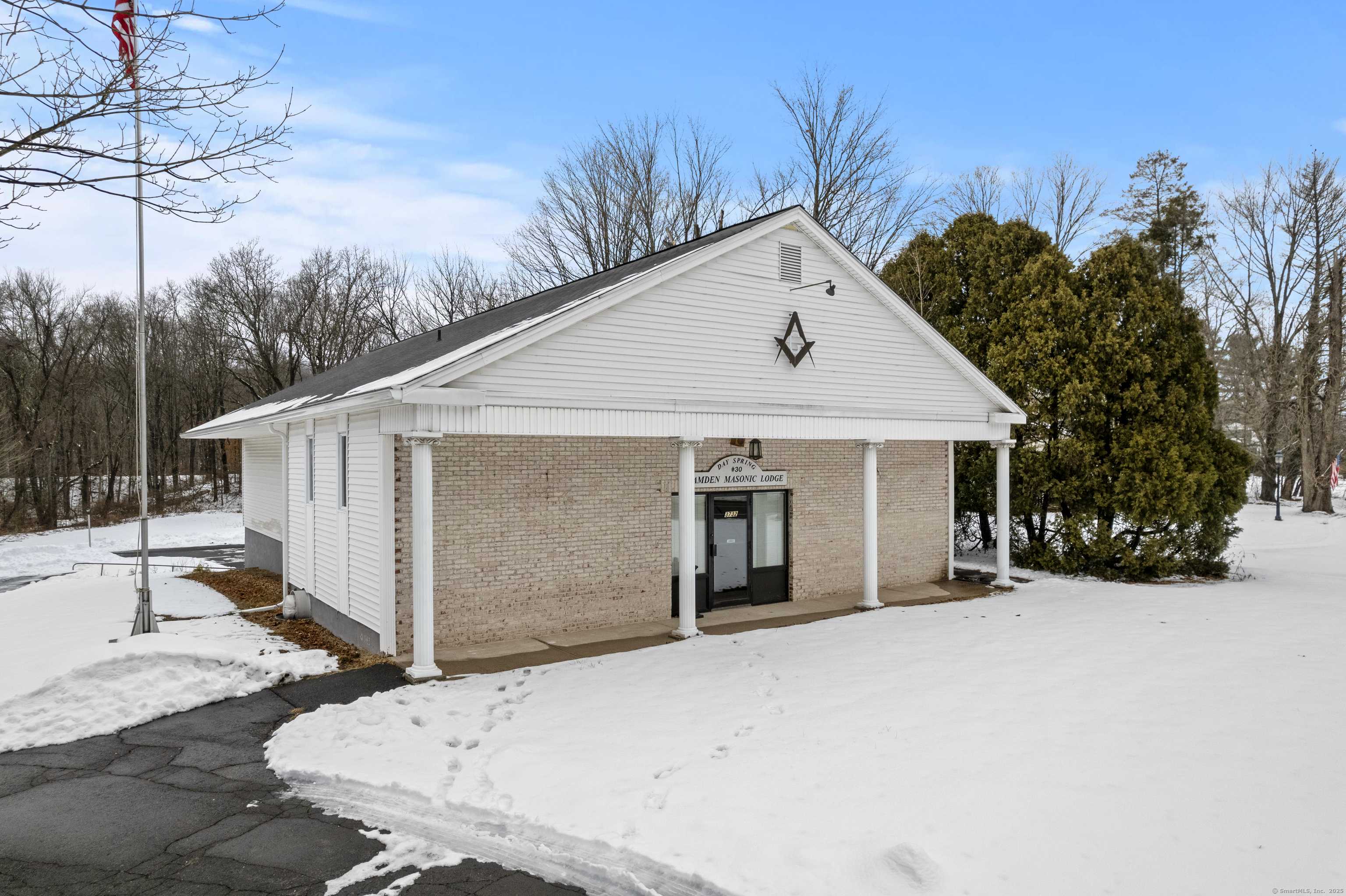Hamden, CT 06518,3732 Whitney Avenue