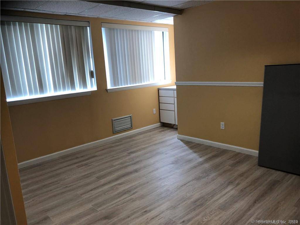 Danbury, CT 06810,83-85 North Street #4