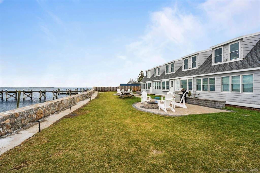 Stonington, CT 06378,17 Hancox Street #1
