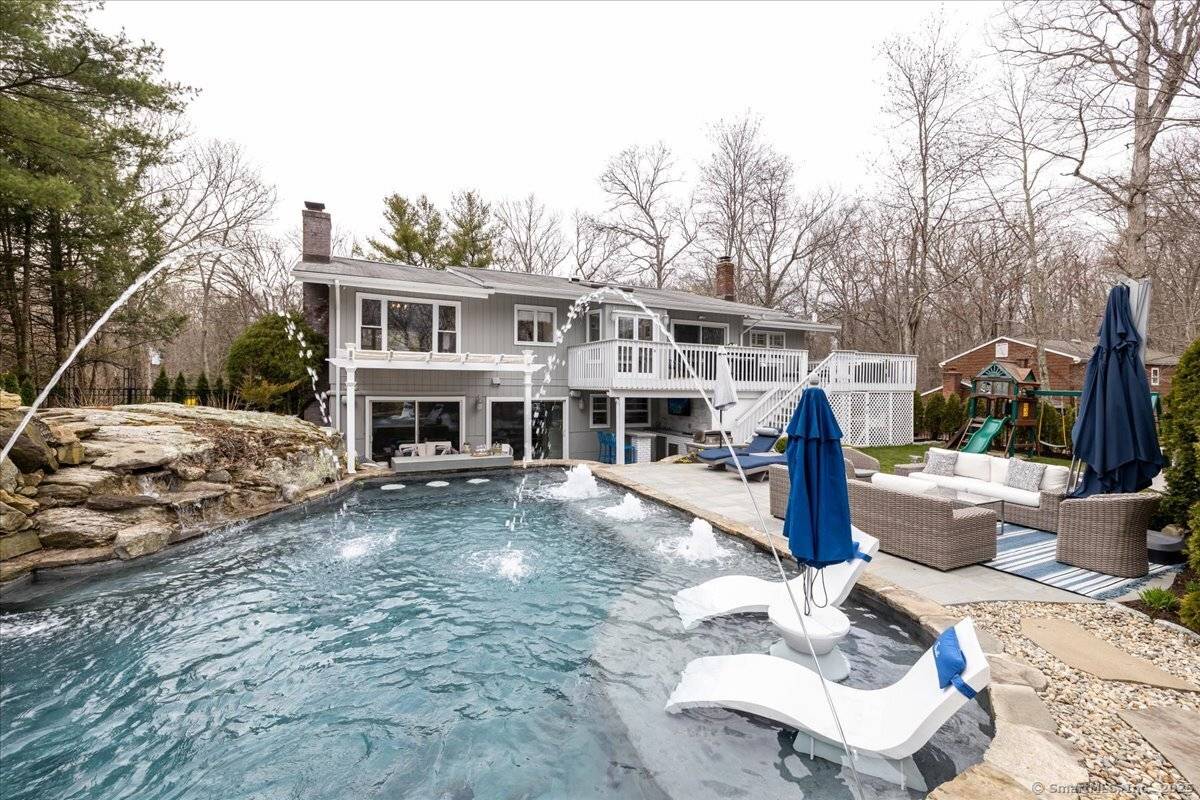 Stamford, CT 06903,44 Malibu Road