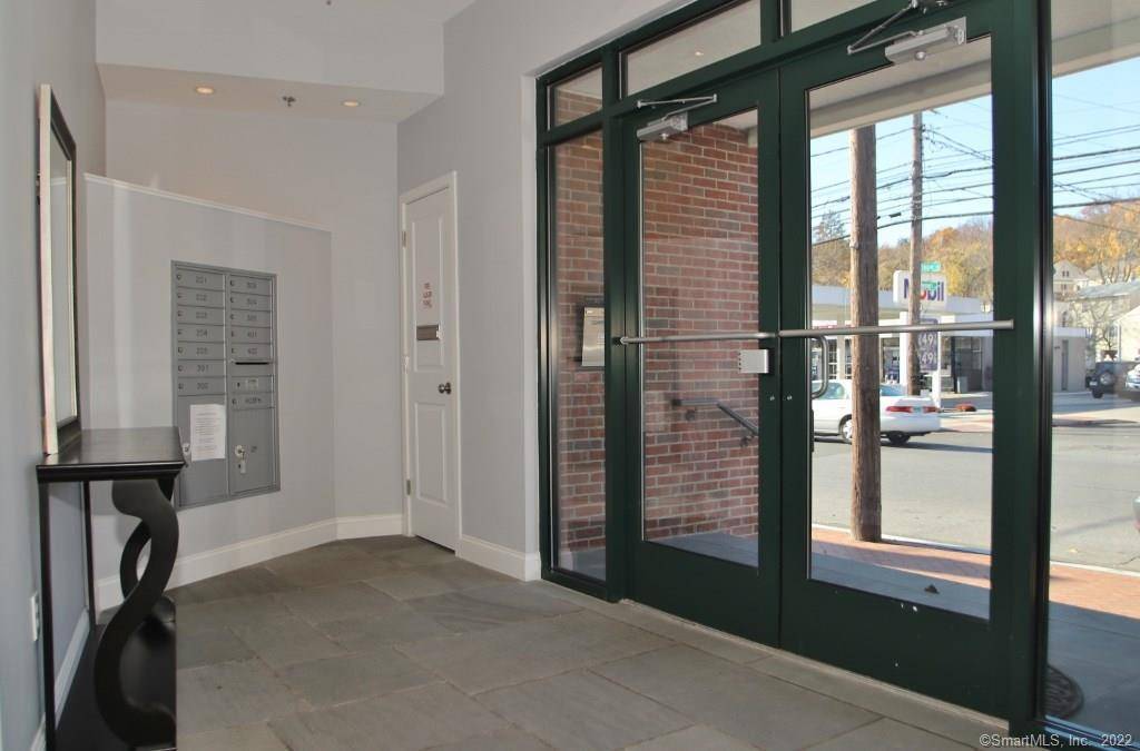 Stamford, CT 06907,947 Hope Street #403