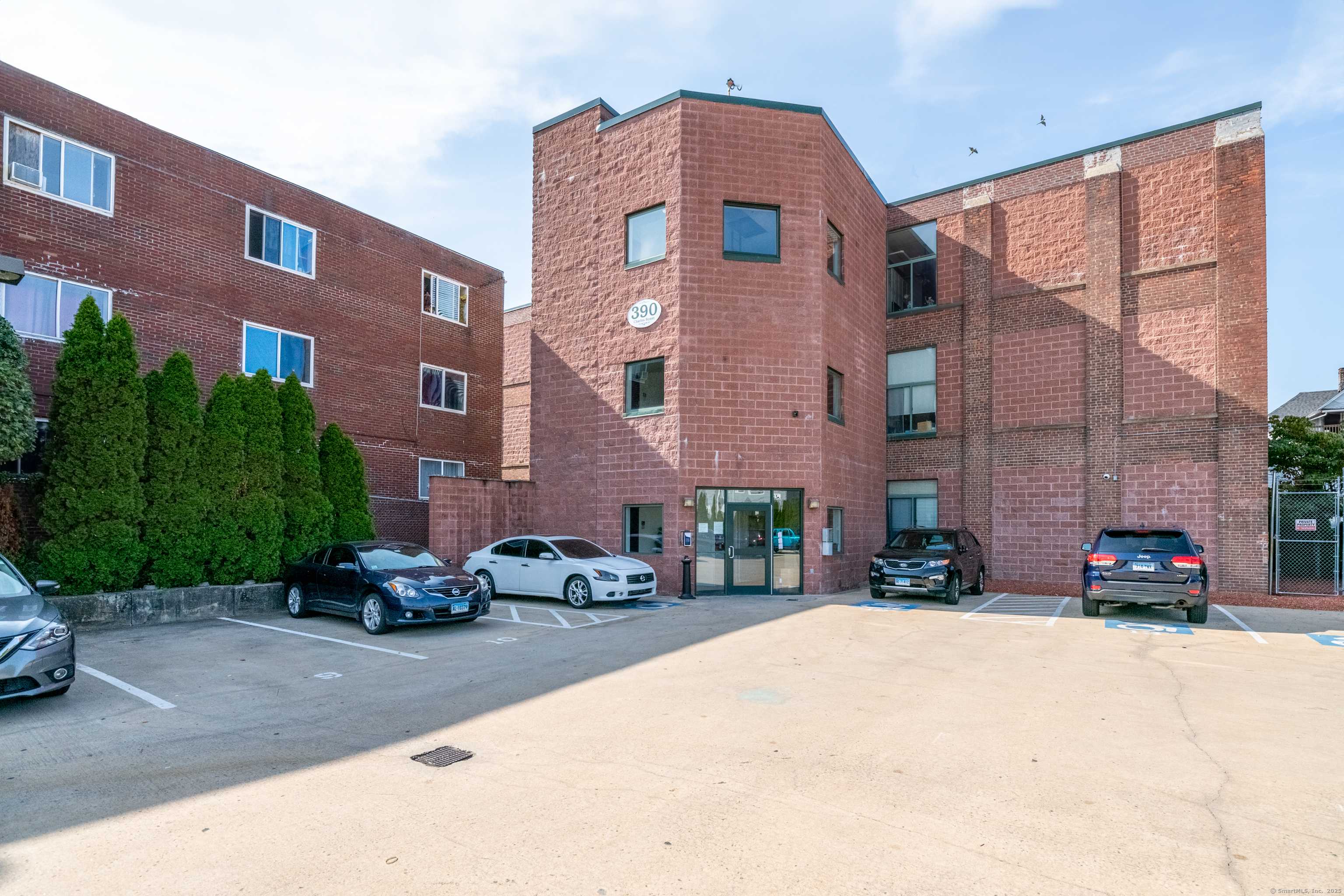 Bridgeport, CT 06606,390 Charles Street #APT 216