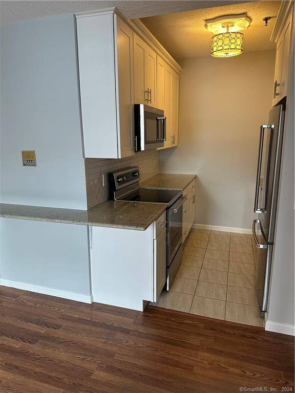 Danbury, CT 06810,55 Oil Mill Road #14