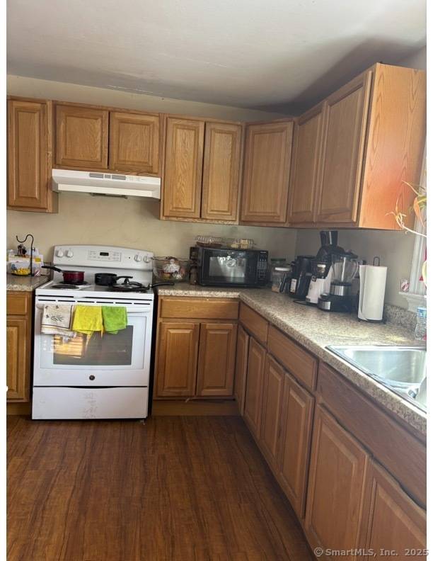 East Hartford, CT 06108,855 Burnside Avenue