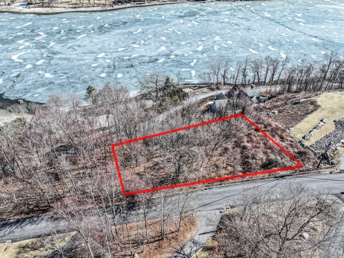 New Milford, CT 06776,22 Candlewood Common