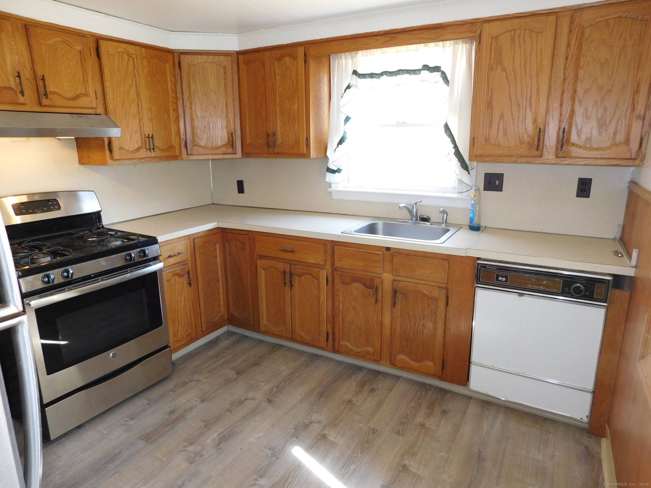 East Haven, CT 06512,144 Vista Drive