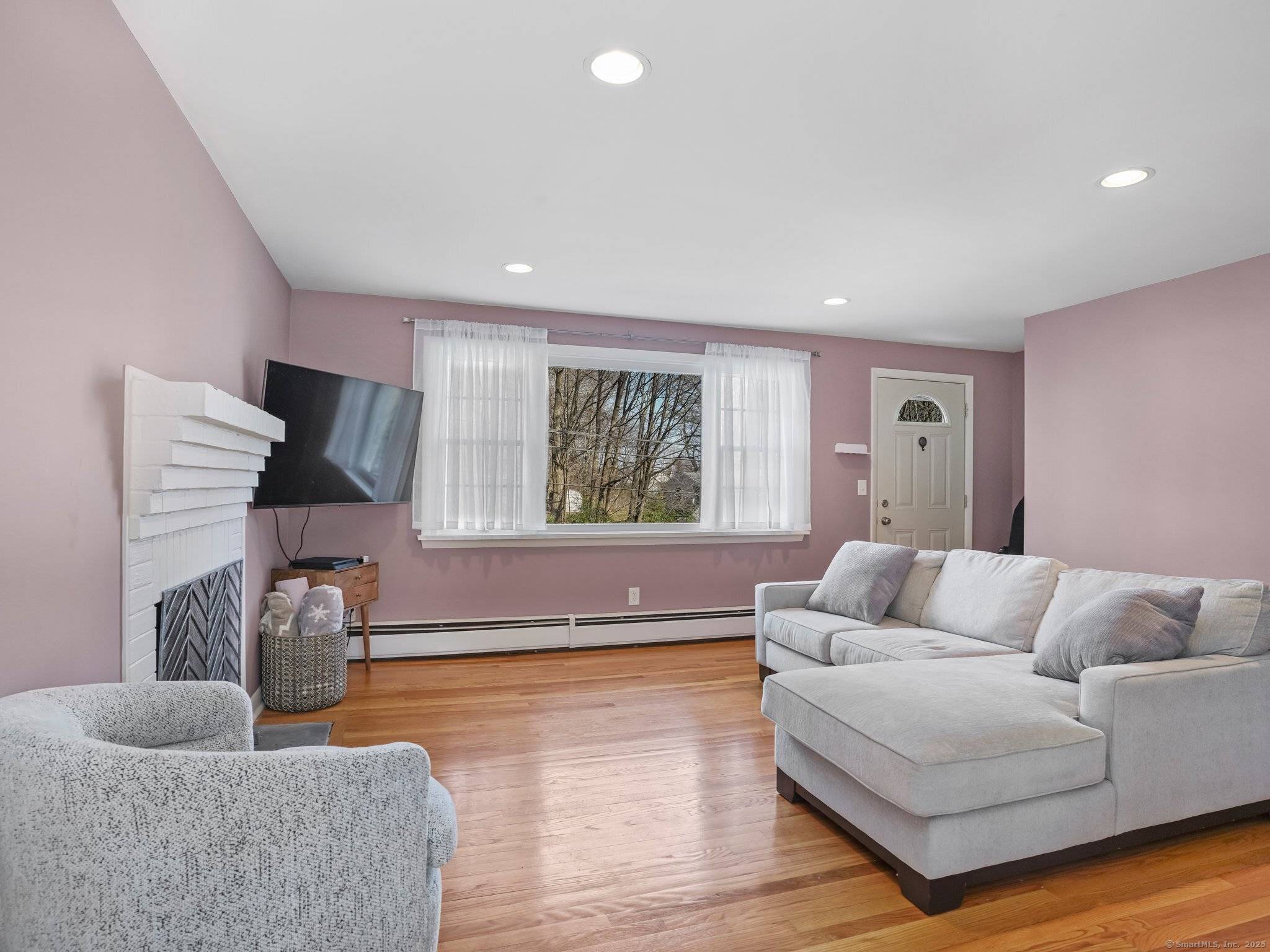 Norwalk, CT 06854,18 Hollow Tree Road