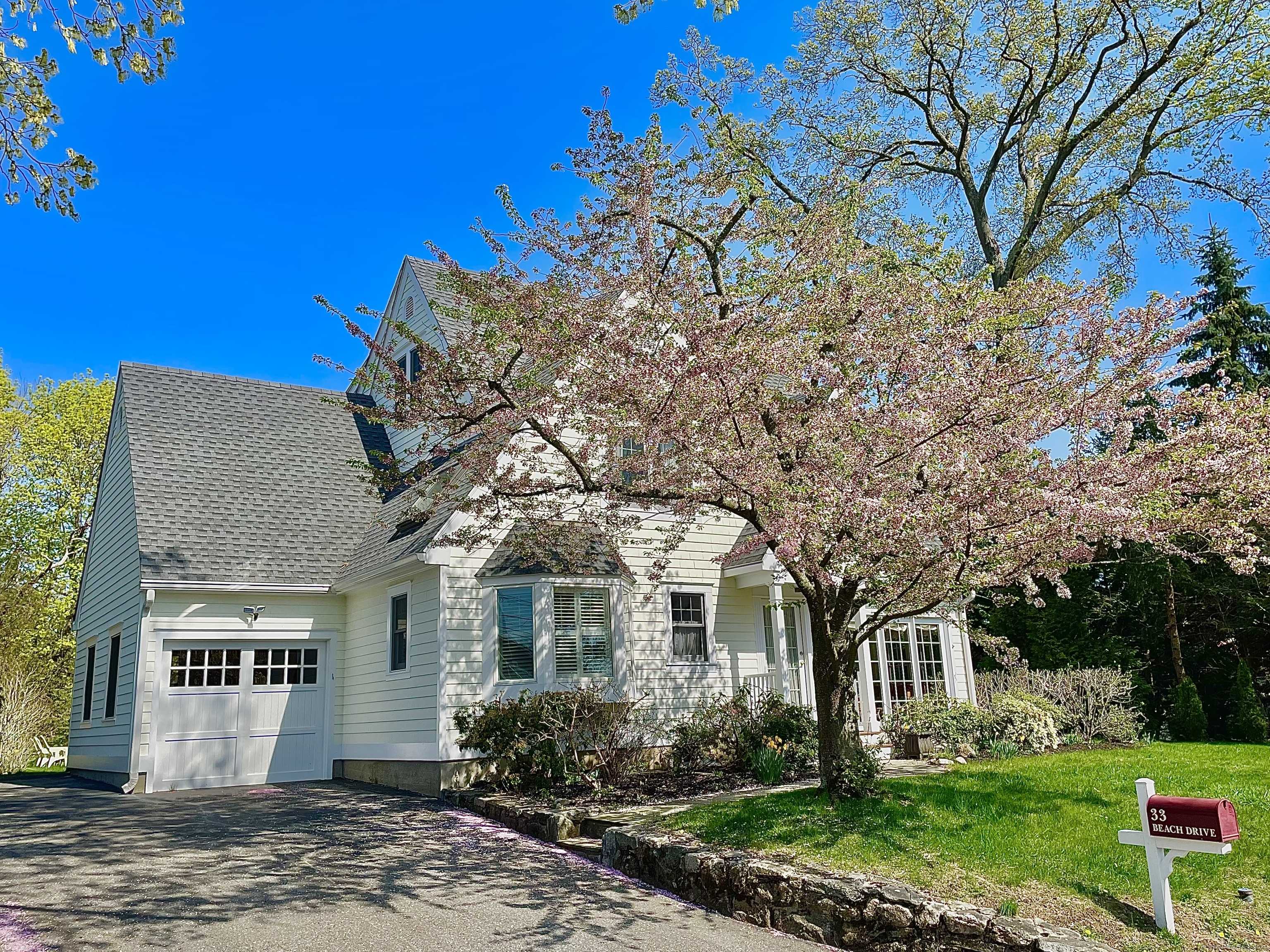 Darien, CT 06820,33 Beach Drive