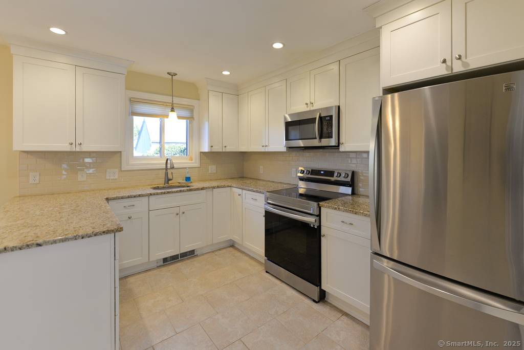 Southbury, CT 06488,927 Heritage Village #B