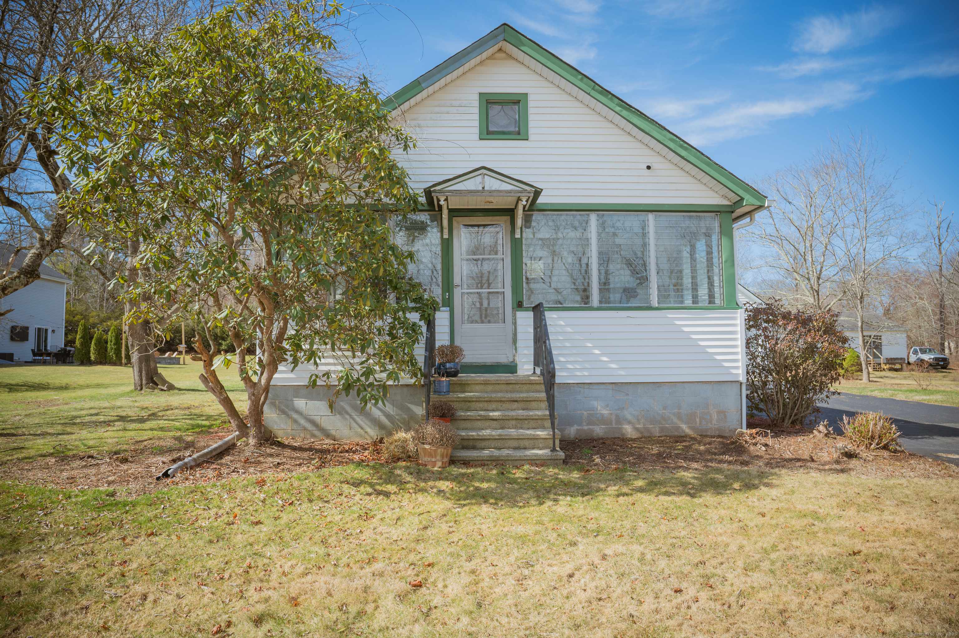 Guilford, CT 06437,1862 Long Hill Road