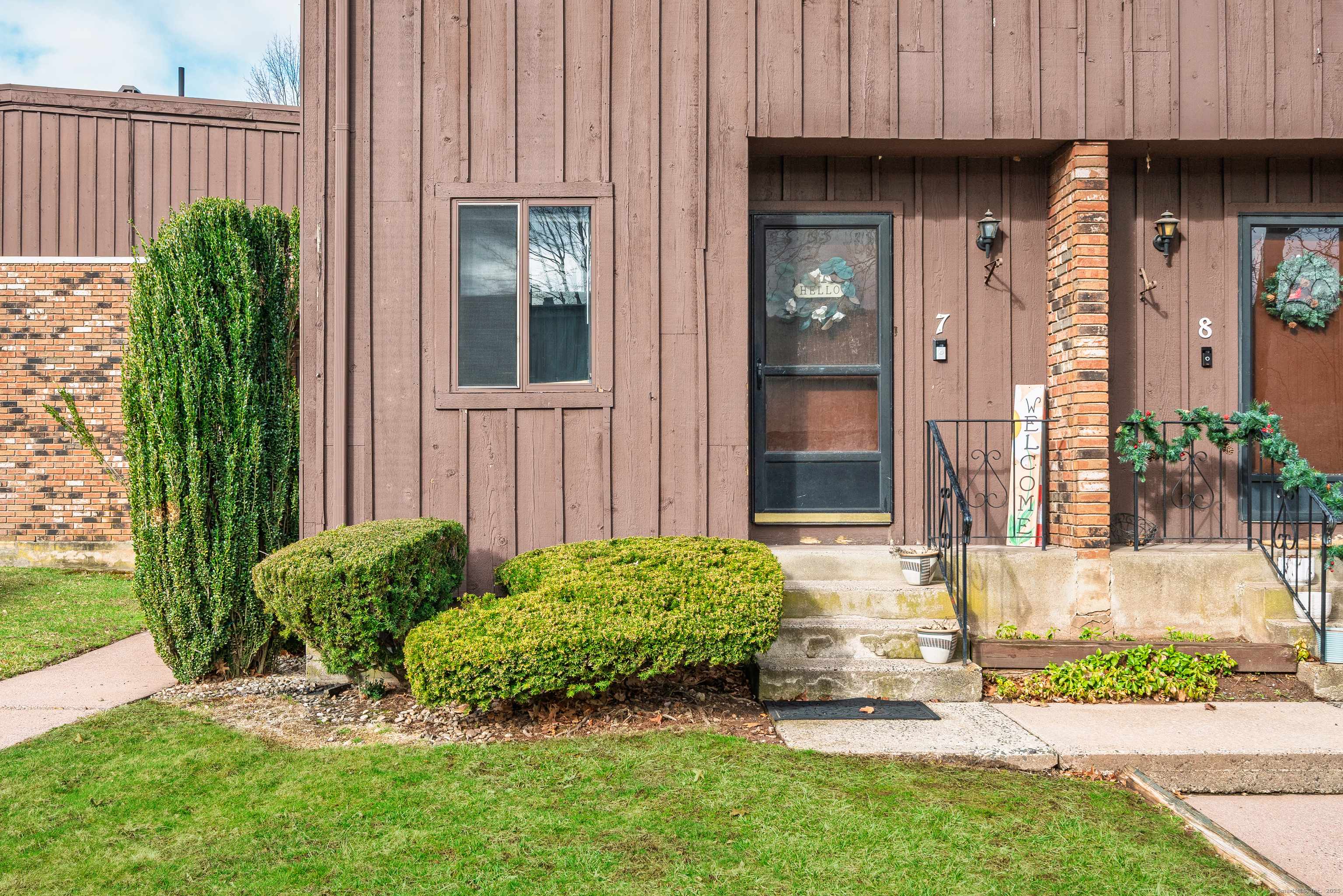 Newington, CT 06111,7 Webster Court #7