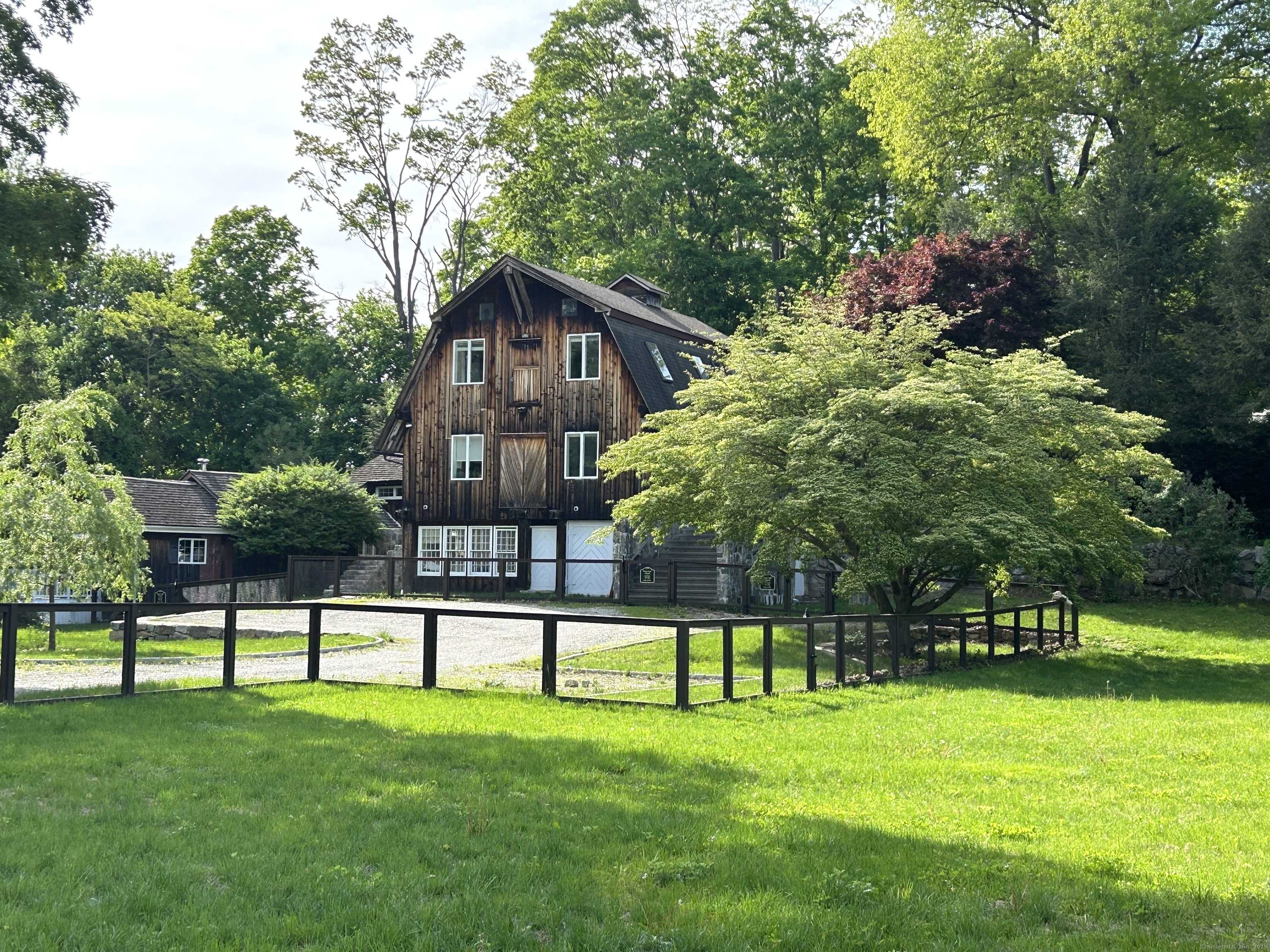 Wilton, CT 06897,5 Deerfield Road