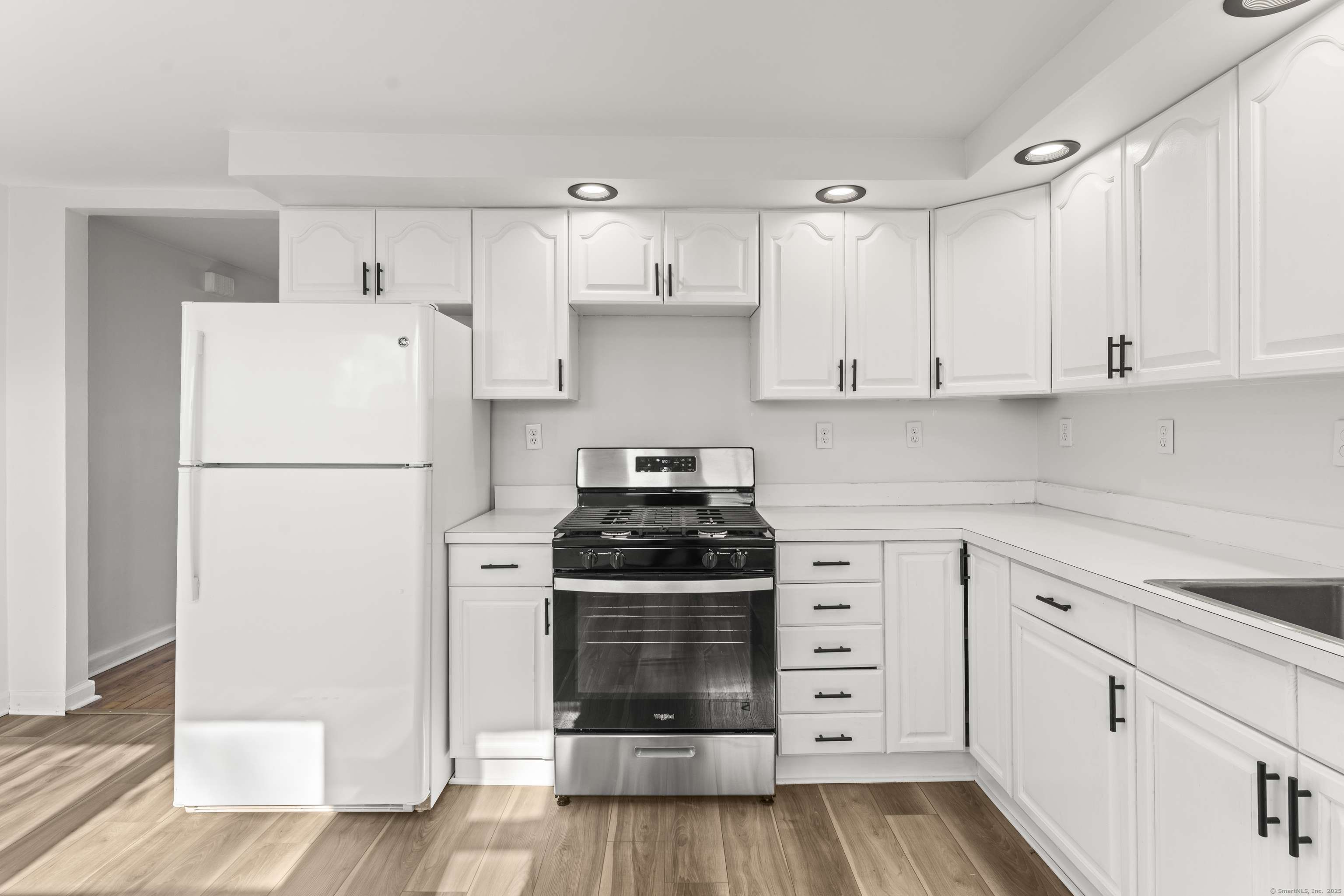 East Haven, CT 06512,364 Main Street #17