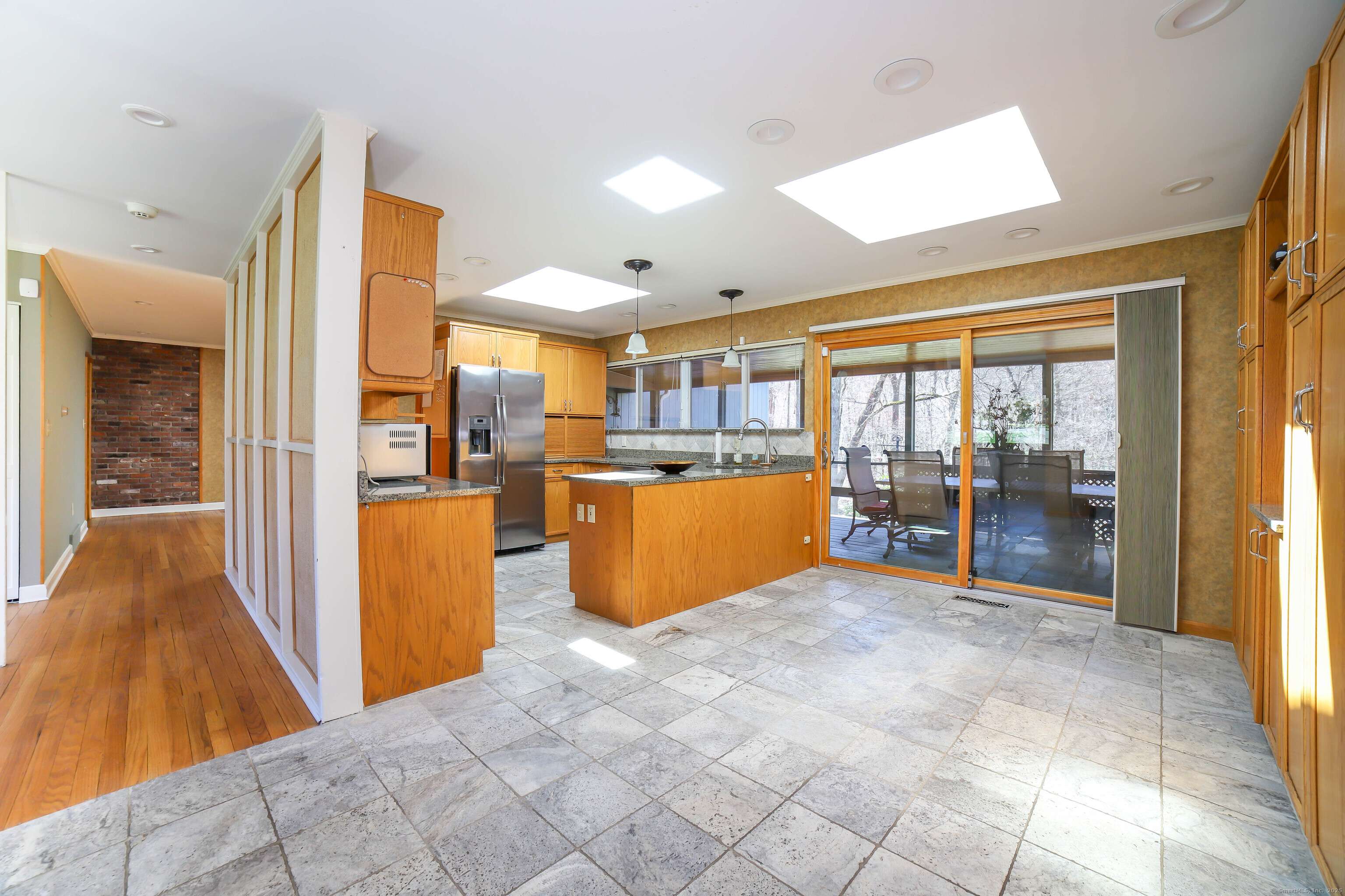 Orange, CT 06477,586 Stone Hill Road