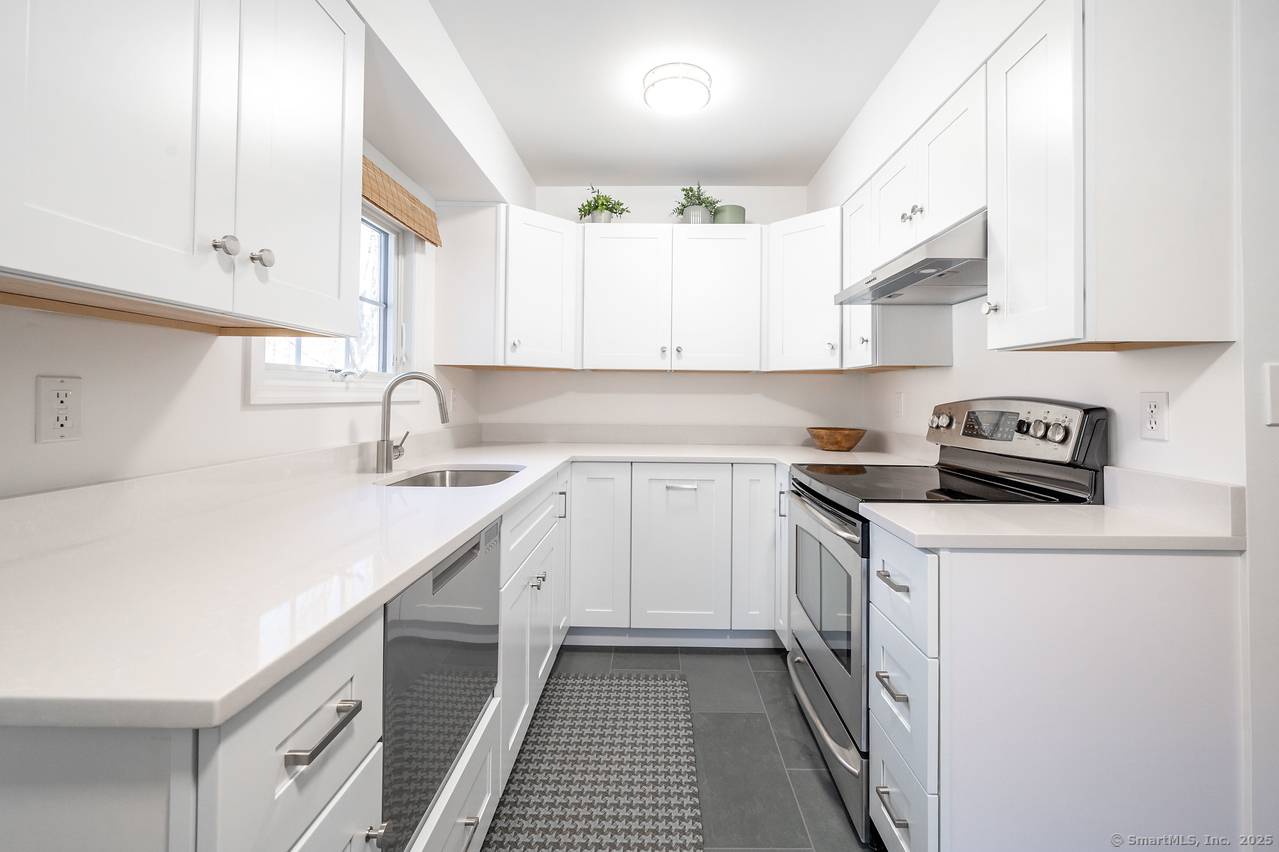 Bethel, CT 06801,27 Cherry Lane