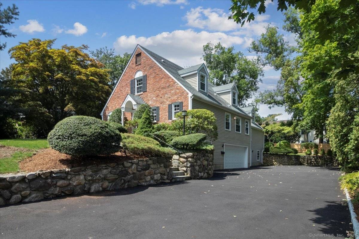 New Canaan, CT 06840,127 Richmond Hill Road