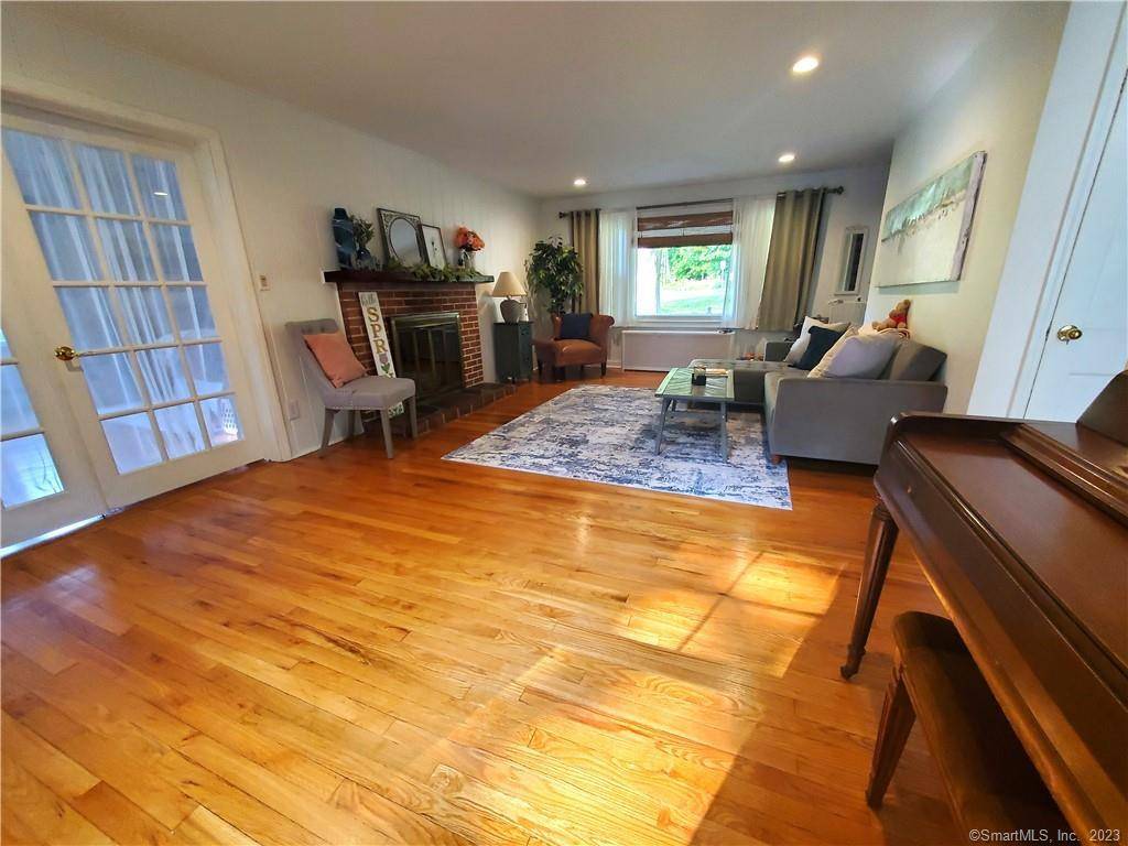 Hamden, CT 06517,209 Vineyard Road