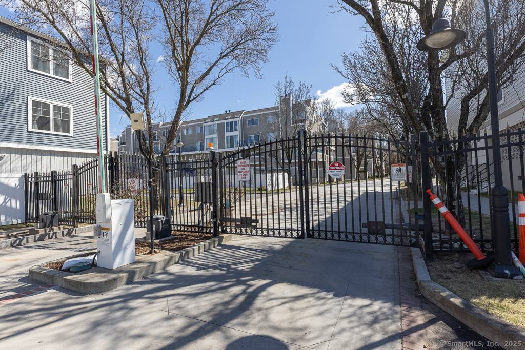 New Haven, CT 06519,300 Harbour Close #B