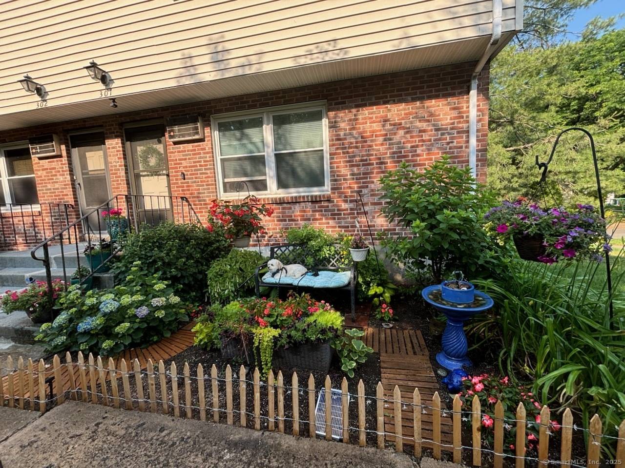 Meriden, CT 06450,301 Blackstone Village #301