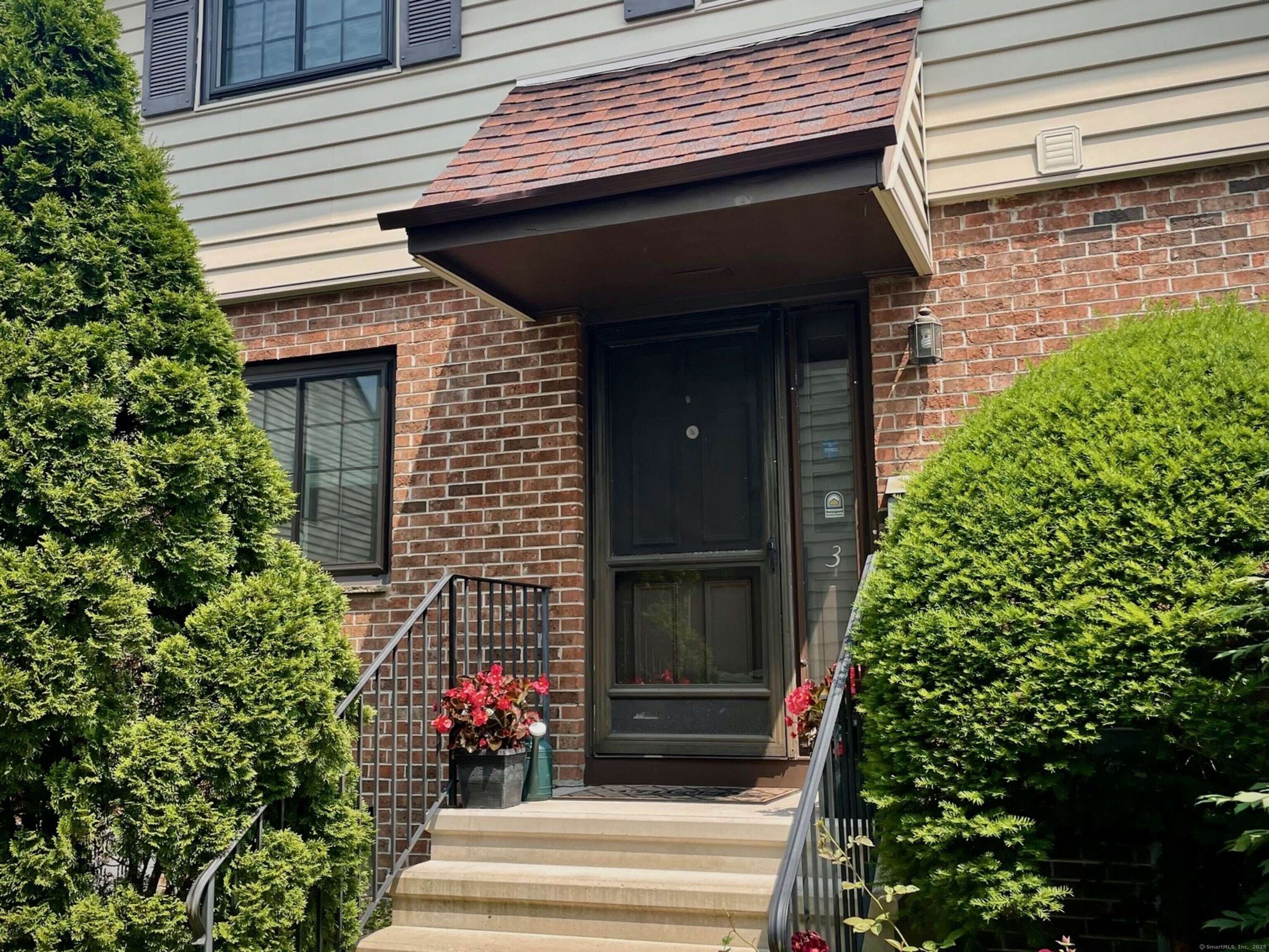 Stamford, CT 06902,202 Soundview Avenue #3