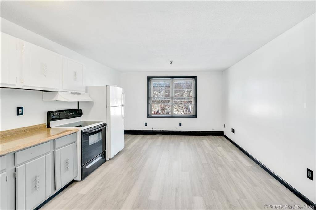 Waterbury, CT 06705,1660 East Main Street #4O