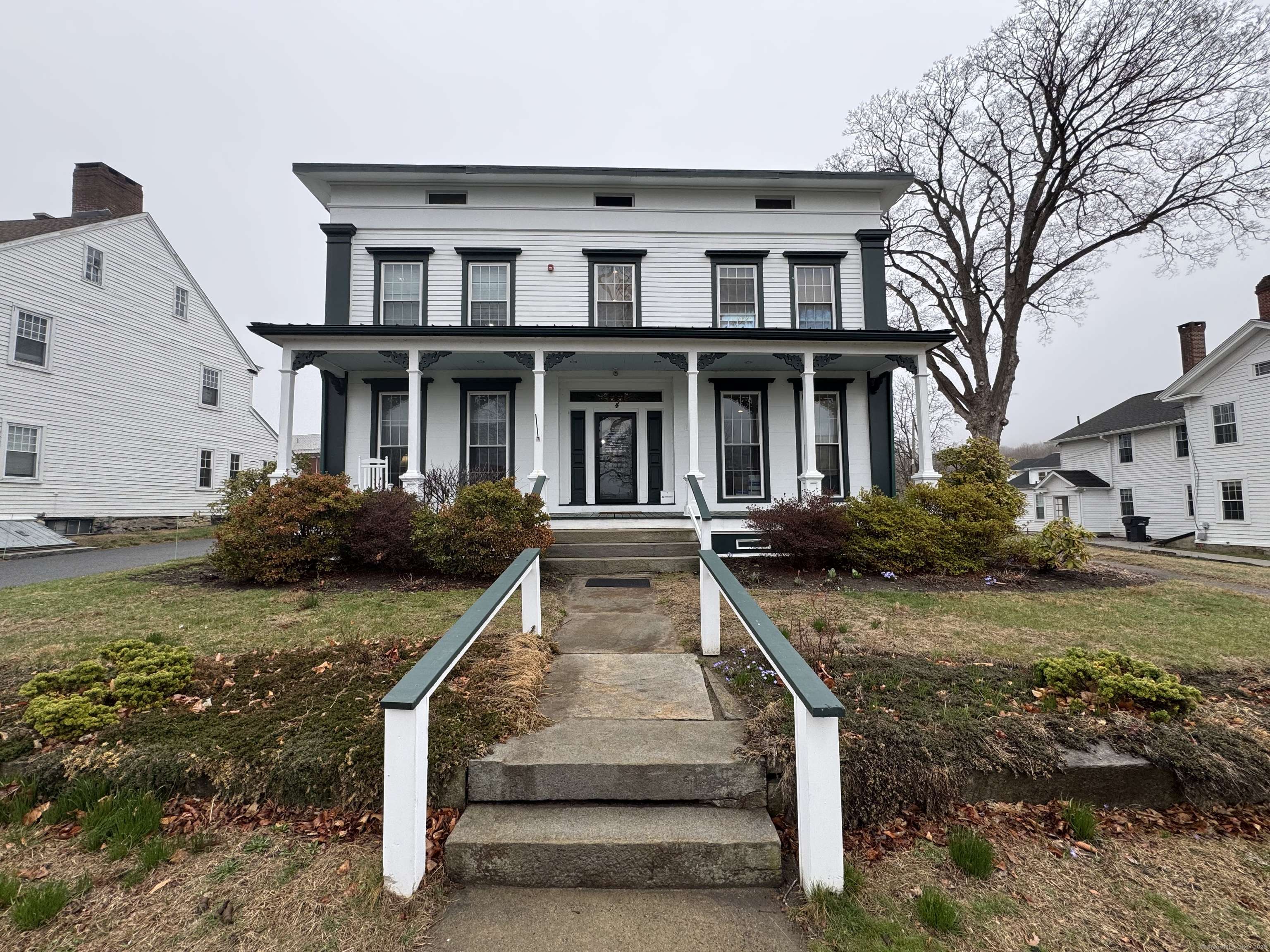 New Milford, CT 06776,4 Main Street