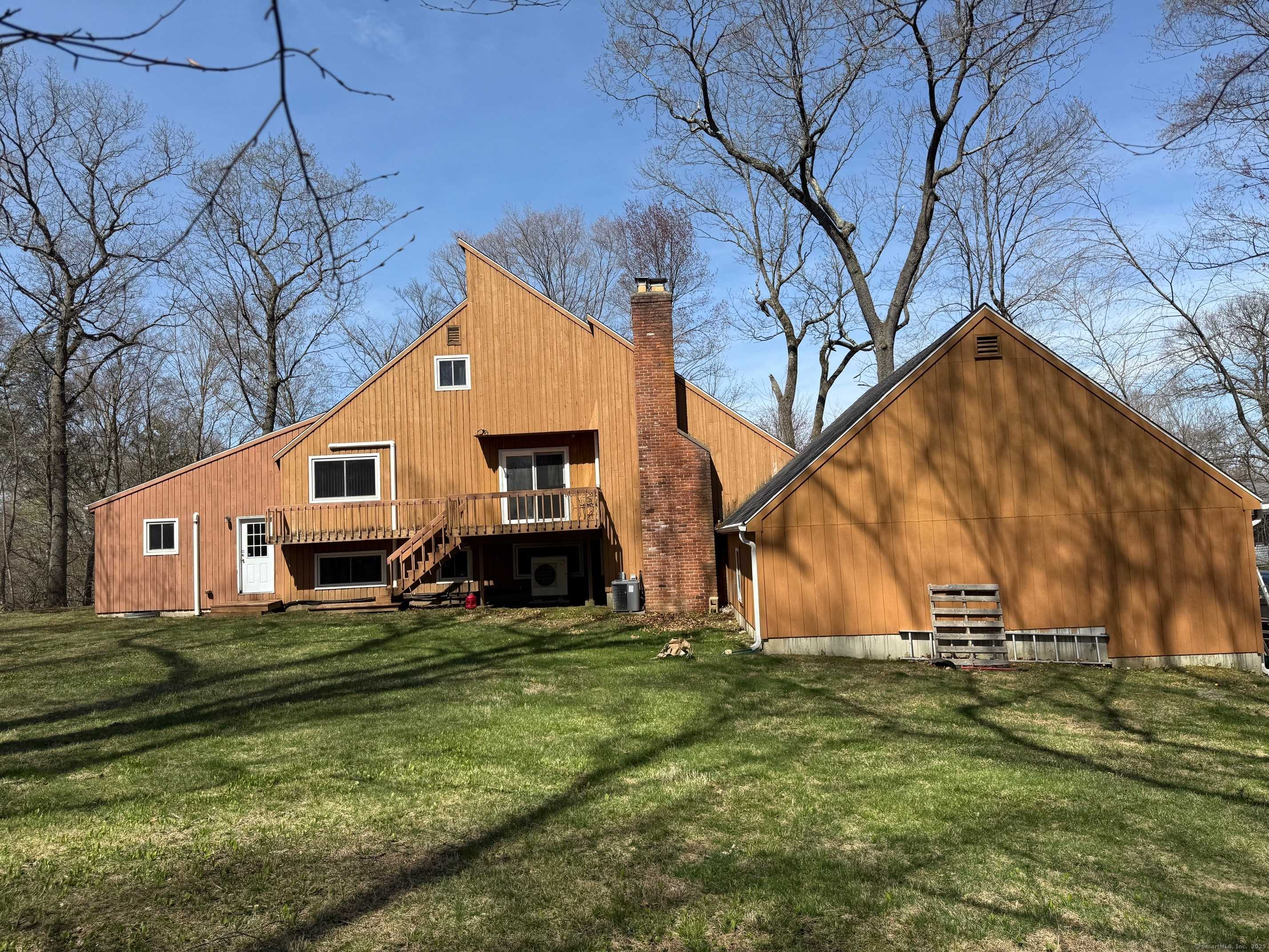 Orange, CT 06477,953 Rainbow Trail