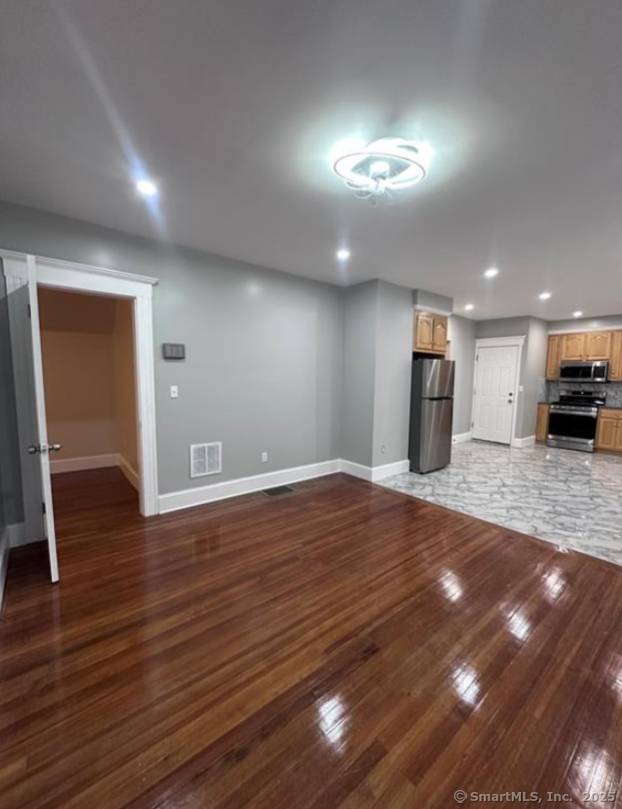 Bridgeport, CT 06604,78 Milne Street #2