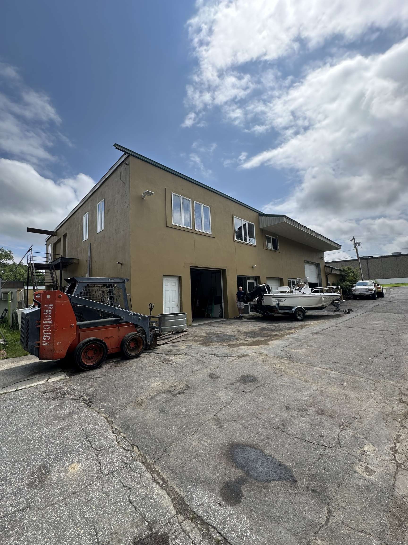 Wolcott, CT 06716,13 Town Line Road