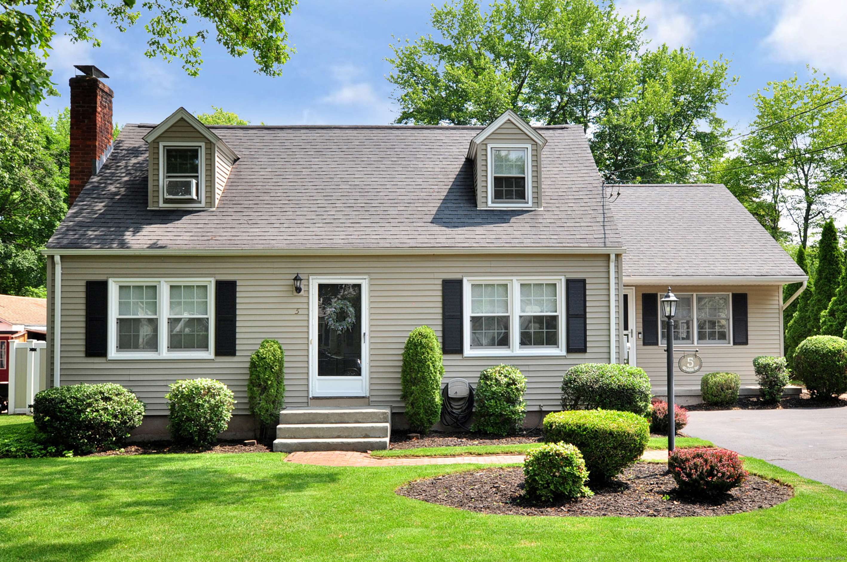 Windsor Locks, CT 06096,5 Middle Drive