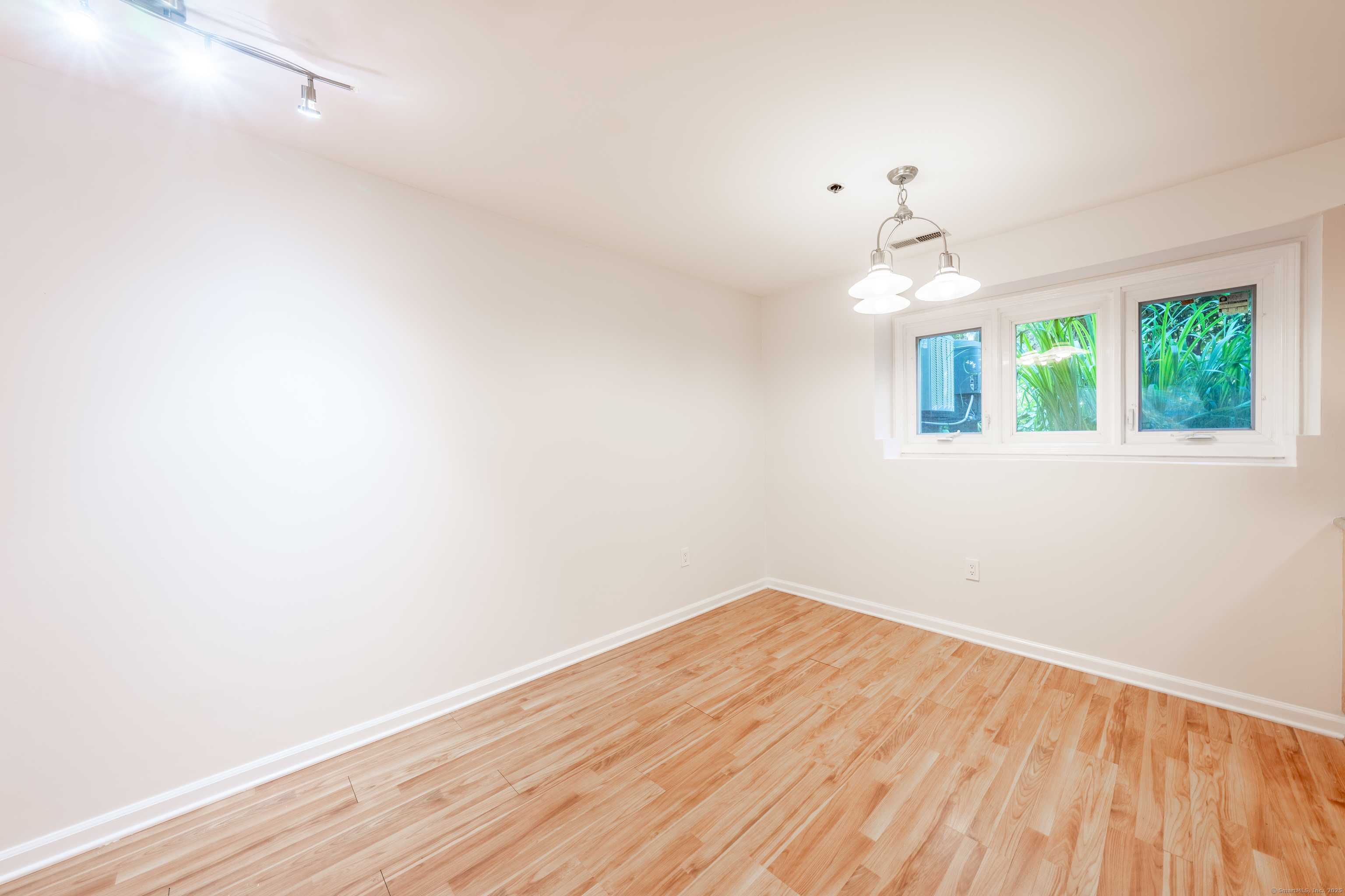 Norwalk, CT 06850,7 Seir Hill Road #13