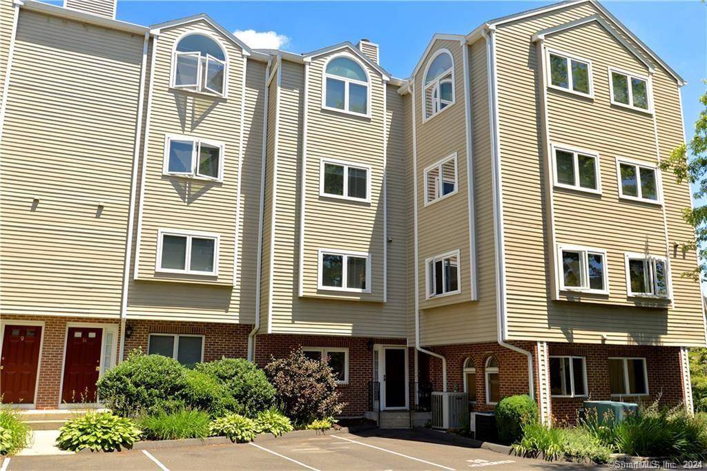 Norwalk, CT 06850,7 Seir Hill Road #13
