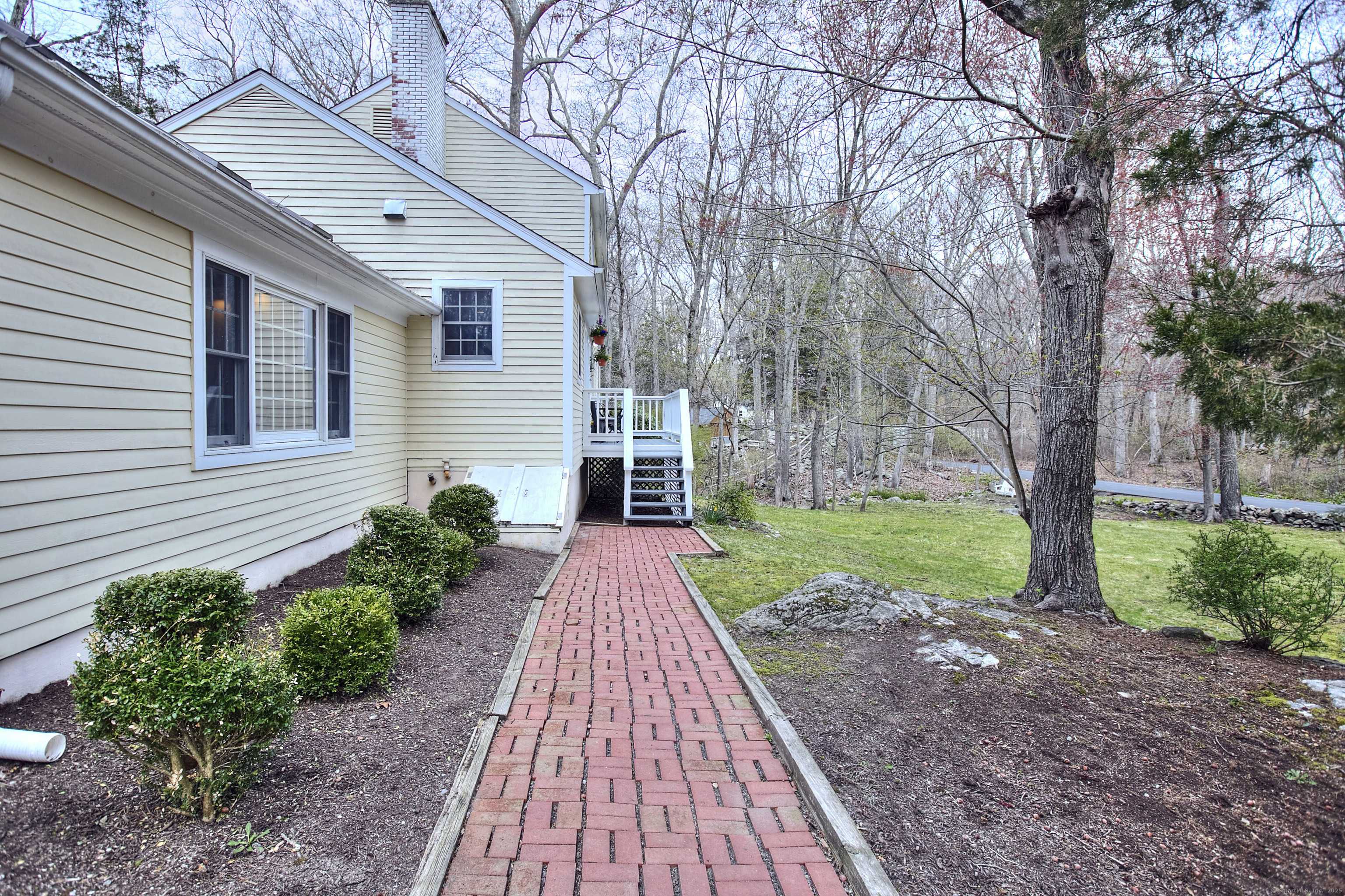 Weston, CT 06880,1 Graystone Lane