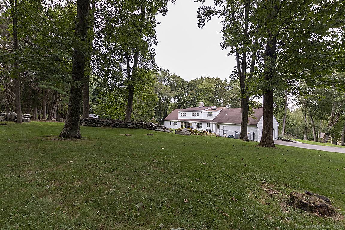Woodbridge, CT 06525,10 Edgehill Drive