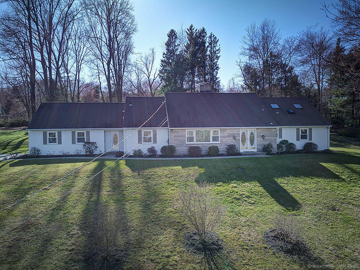 Woodbridge, CT 06525,10 Edgehill Drive