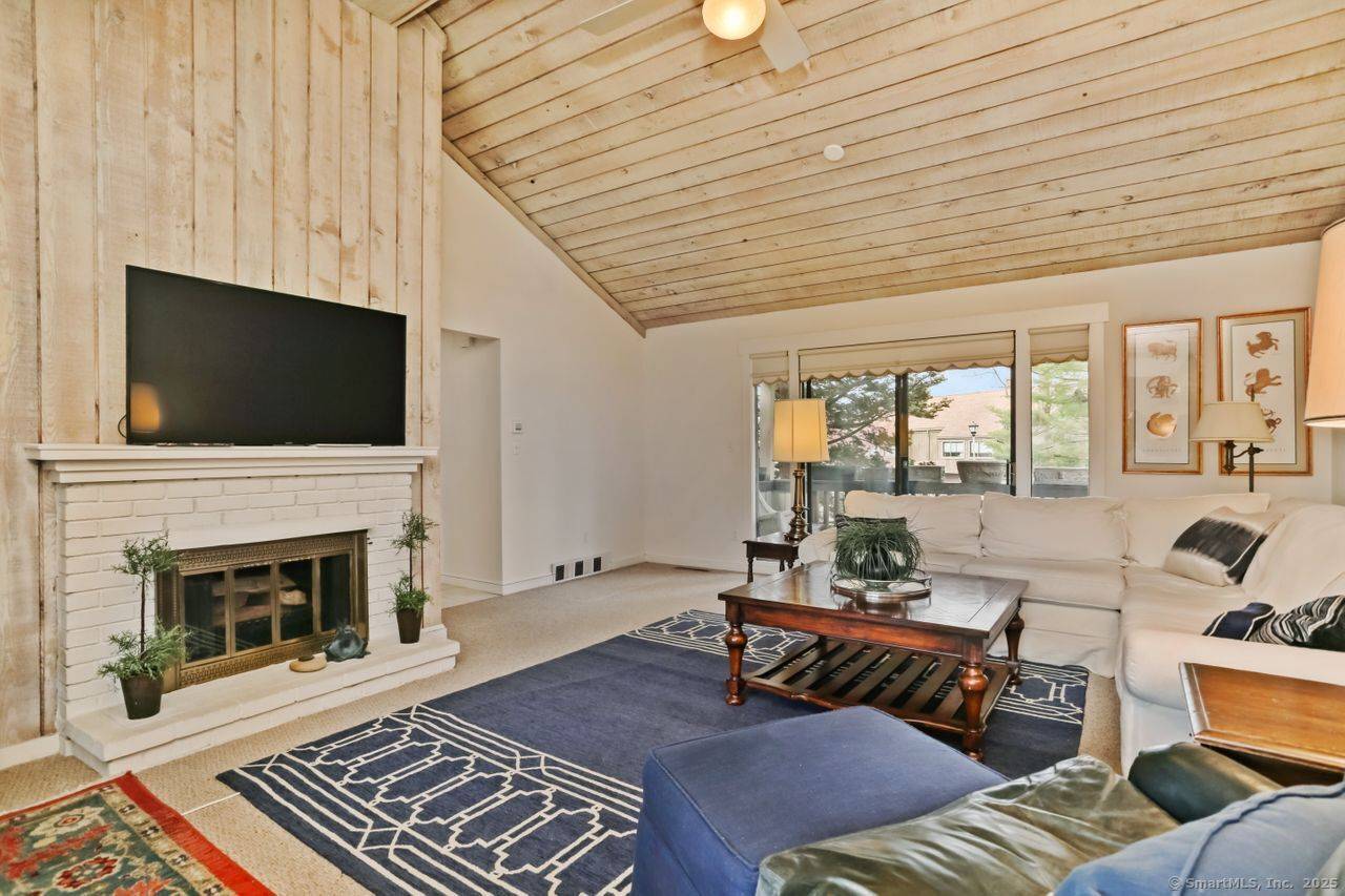 Stratford, CT 06614,566 Pequot Lane #B