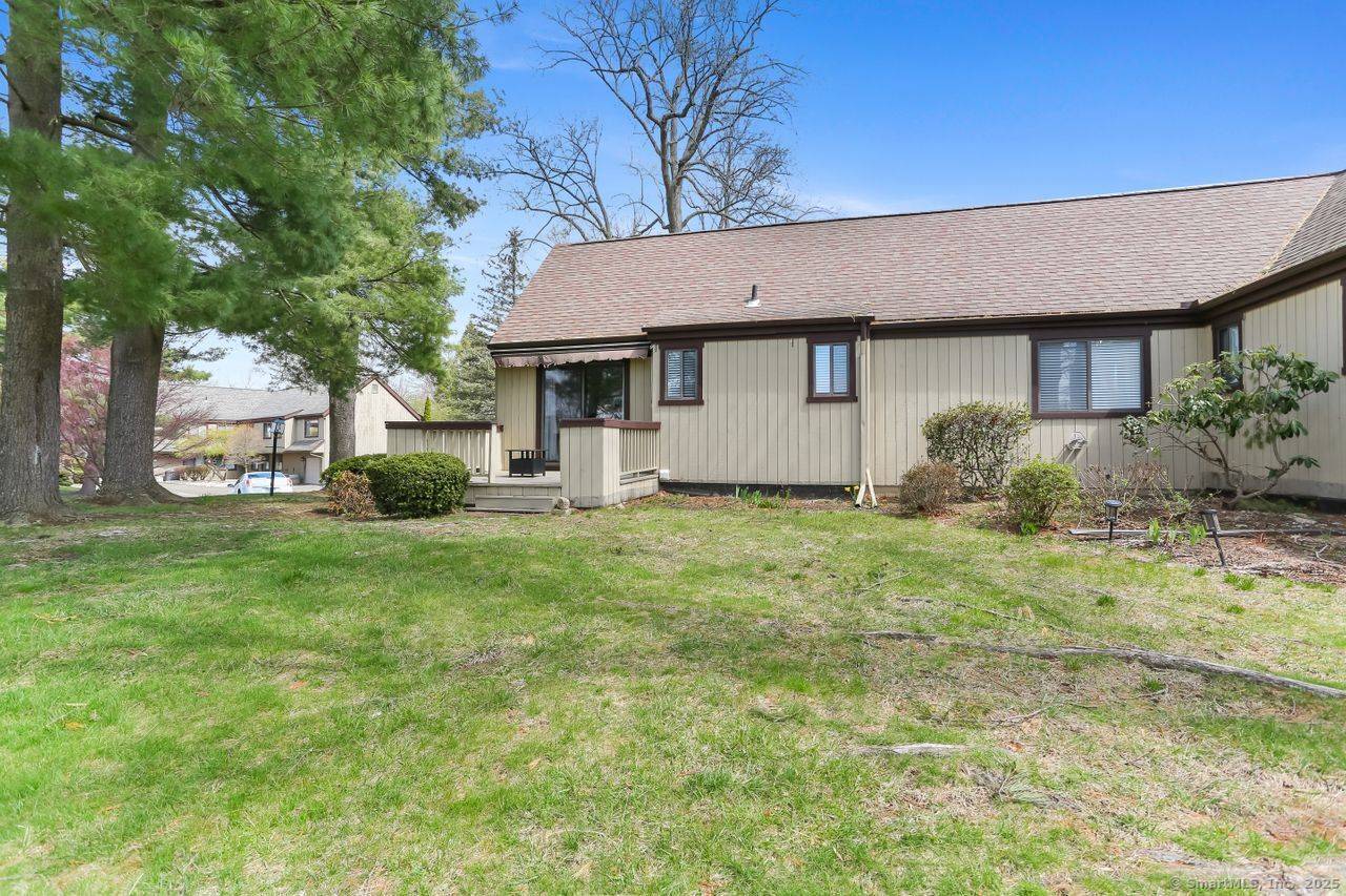 Stratford, CT 06614,566 Pequot Lane #B
