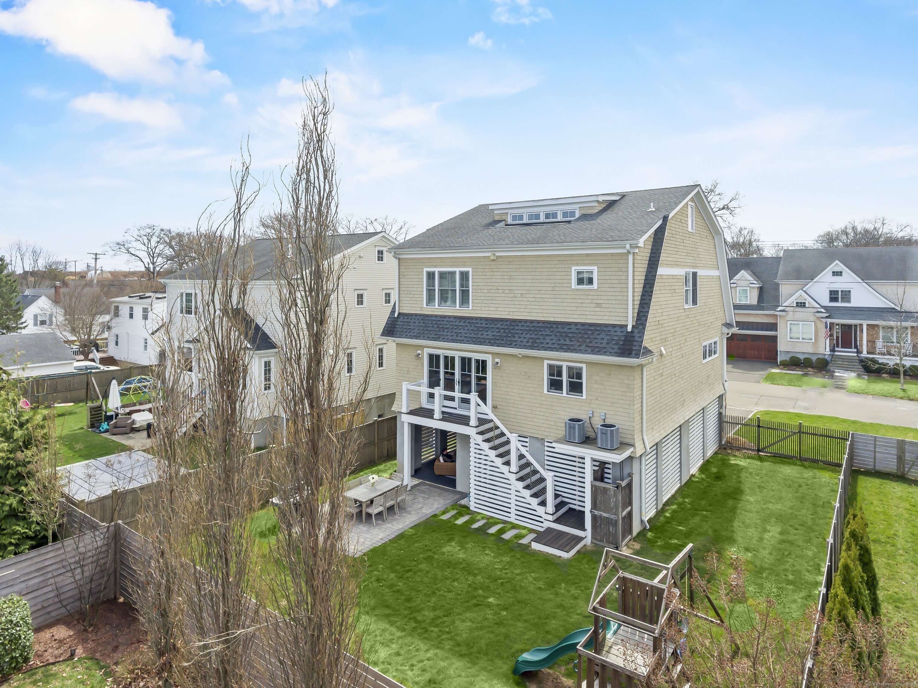 Fairfield, CT 06824,257 James Street