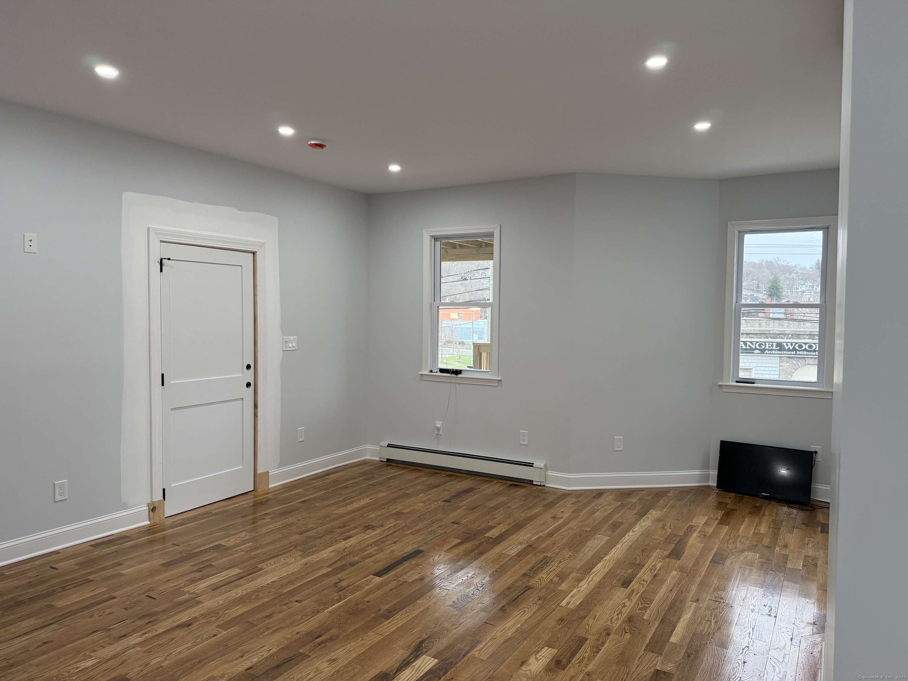 Waterbury, CT 06704,975 North Main Street #1st flr