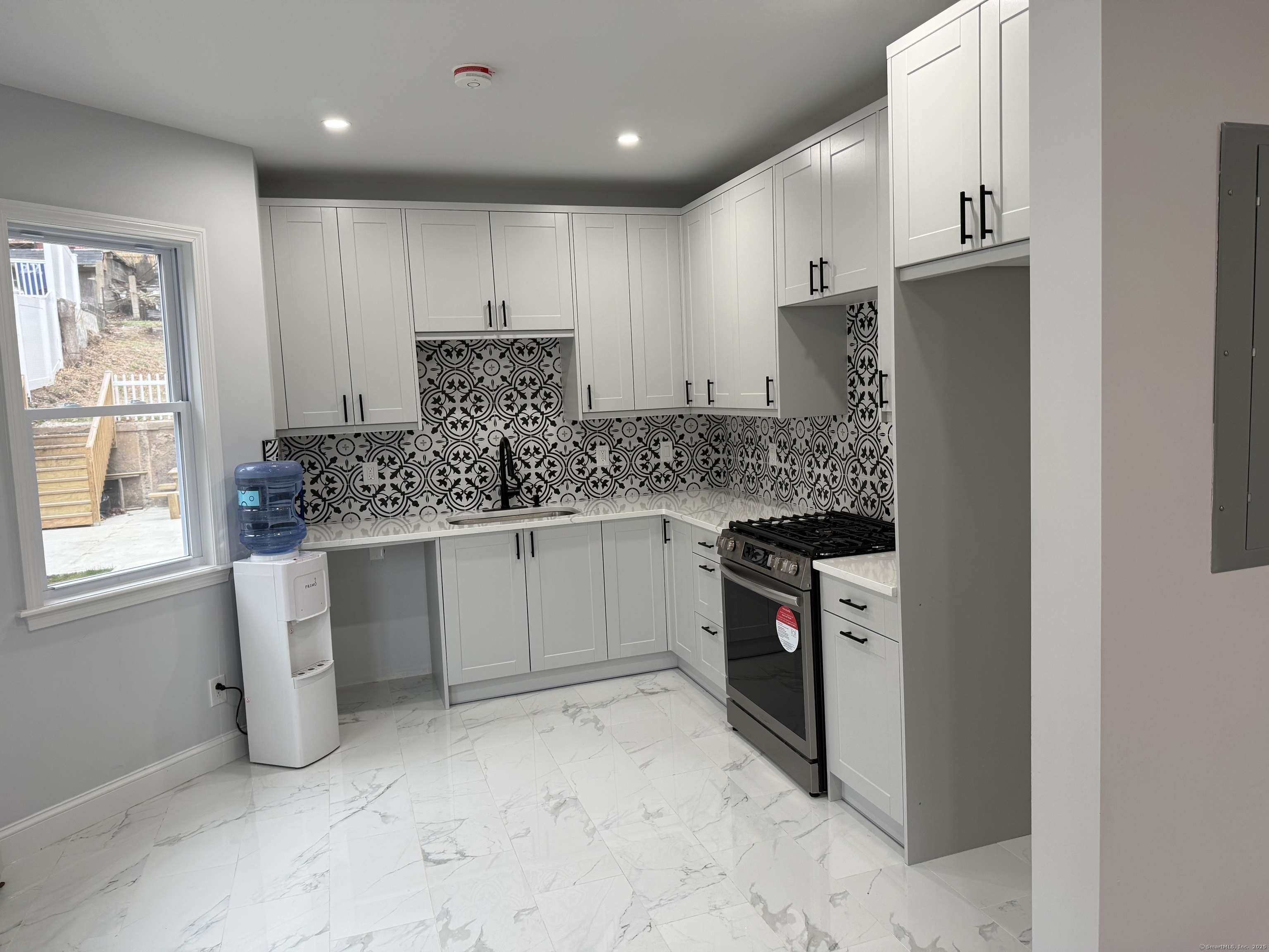 Waterbury, CT 06704,975 North Main Street #3rd flr