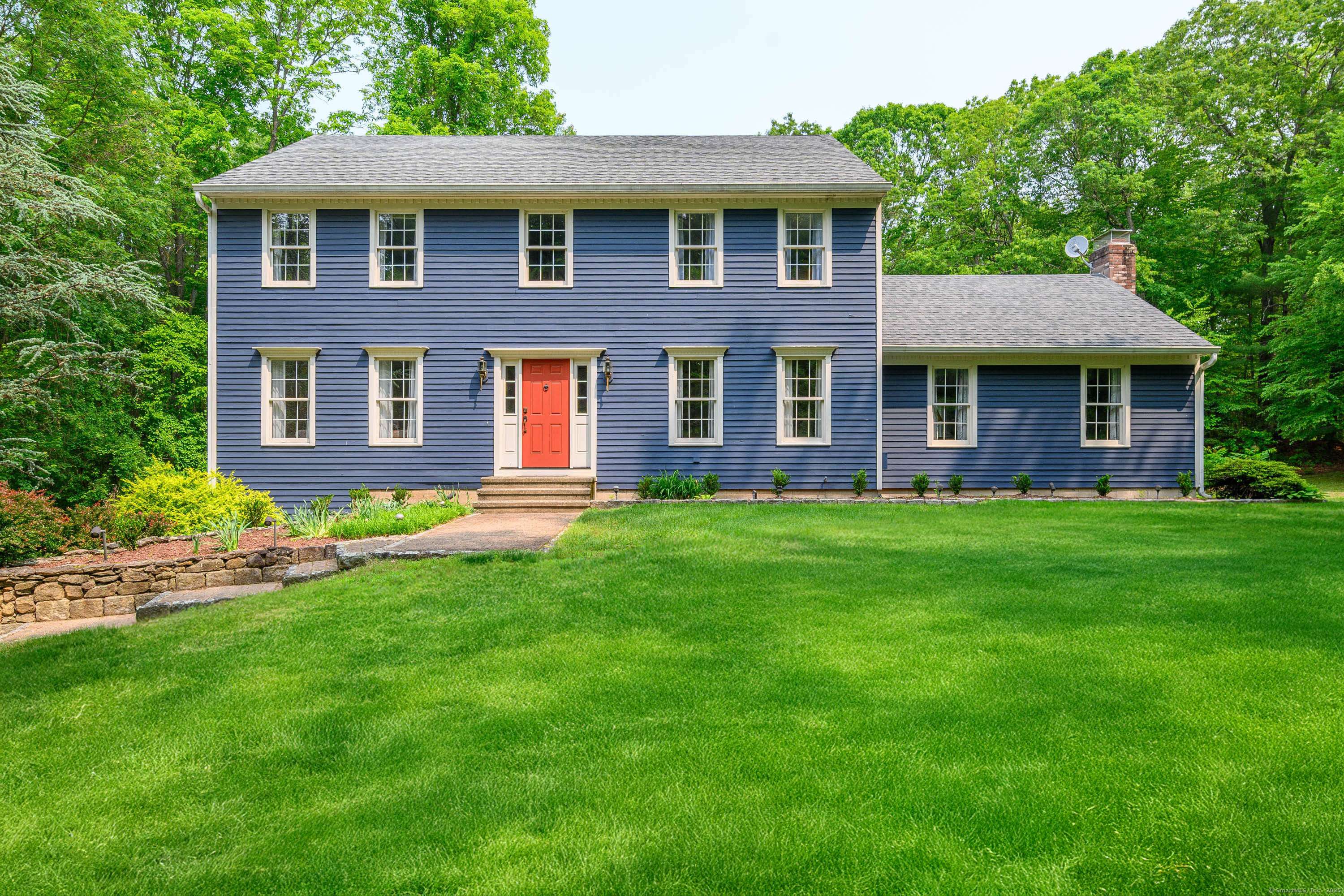 Newtown, CT 06482,6 Beagle Trail