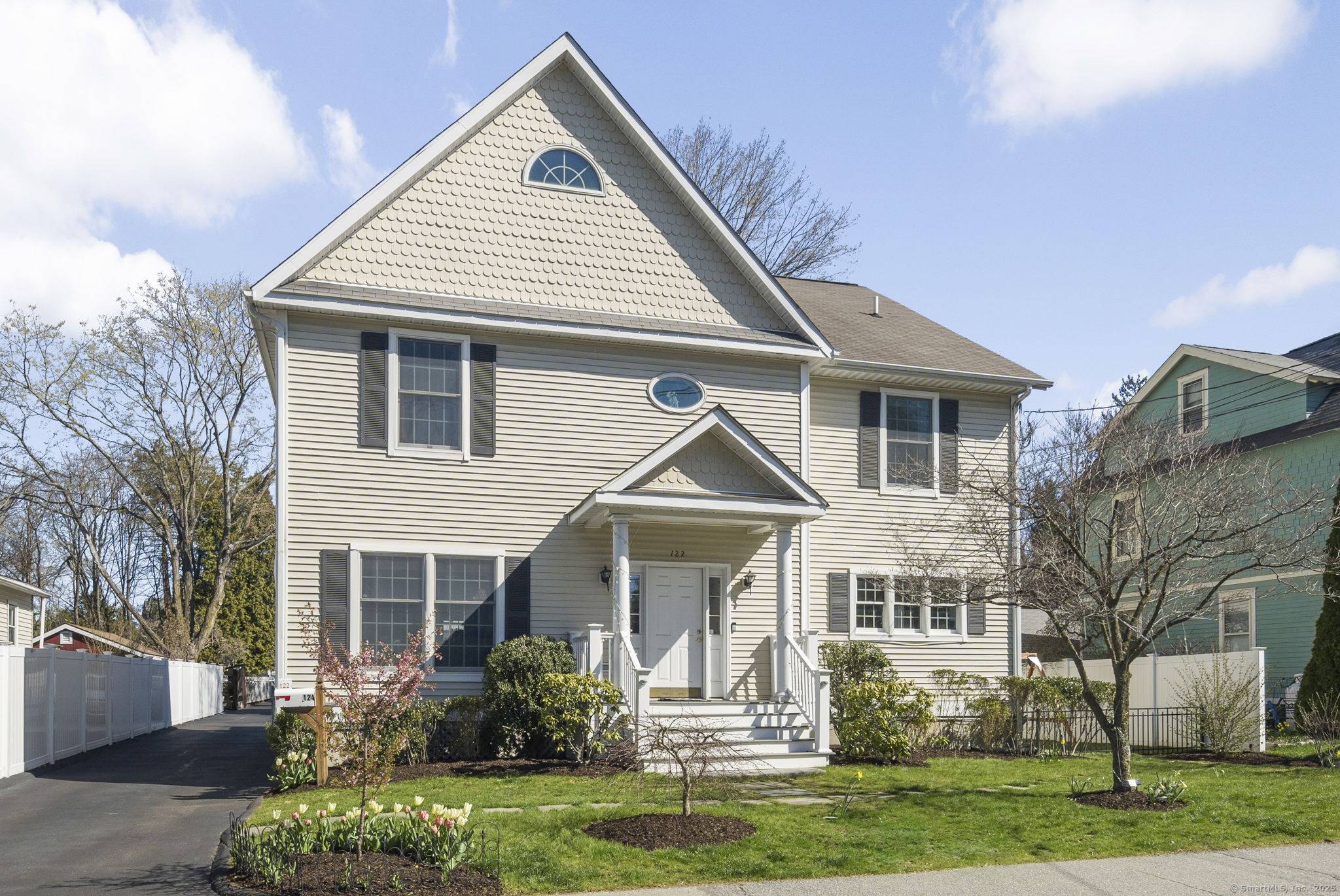New Canaan, CT 06840,124 East Avenue #124