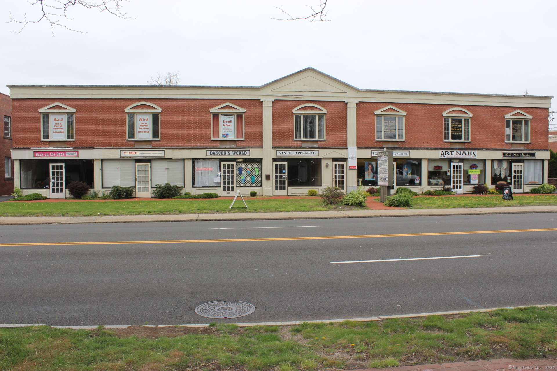 Hamden, CT 06518,2348 Whitney Avenue #7