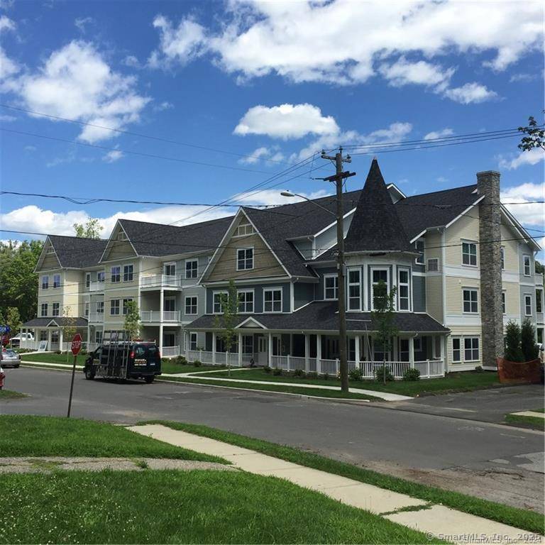 Bethel, CT 06801,25 Grand Street #21